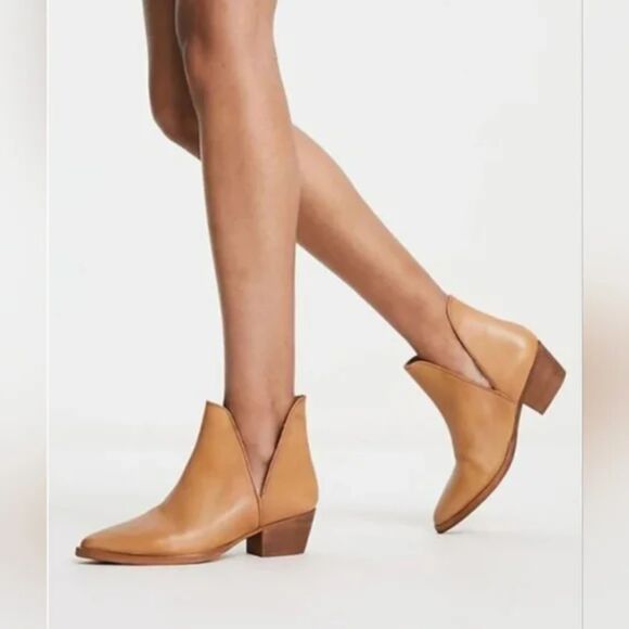 FREE PEOPLE 37 womens Charm Double V Ankle Boots Leather tan Pointed toe bootie - Picture 1 of 10